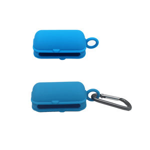 Soporte de silicona para bolsas de caca de Mascota, accesorio personalizado con forma de monedero con gancho de Metal, dispensador de caca de perro, fácil de acoplar a mochila y correa - Product Image 6
