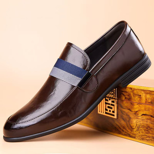 Mocassins en cuir pour hommes à bout rond, semelle extérieure en caoutchouc, tendance automne, décorés de bandes, chaussures décontractées - Product Image 1