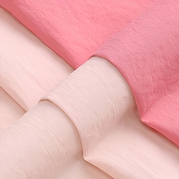 Tissu jersey 100 % nylon de poids moyen, résistant à l'abrasion, avec revêtement PU imperméable, imprimé à pois, teint, pour manteau d'extérieur tendance