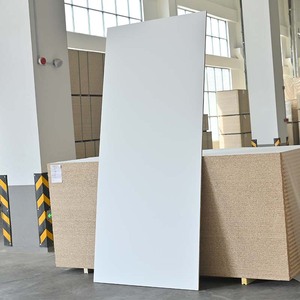 Pellicola Decorativa in PET Bianco Moonlight <span class=keywords><strong>con</strong></span> Finitura Opaca e Sensazione Morbida al Tatto per Ante di Armadi e Mobili - Product Image 5