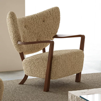 Fauteuil lounge Woolf, couleur marron thé au lait, style rétro français, bois massif, fauteuil individuel en fourrure d'agneau, style minimaliste moderne