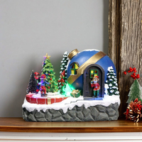 Décoration de boule de Noël en résine personnalisée OEM avec motif de sculpture elfes se déplaçant autour de la fonction d'arbre pour la décoration de vacances