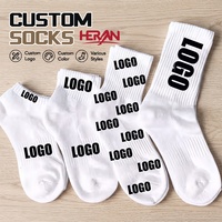Chaussettes de sport athlétiques en coton noir pour hommes, avec logo personnalisé, faible MOQ, chaussettes de cyclisme d'élite au design personnalisé, vente en gros