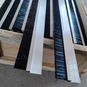 Spazzola a striscia in fibra di nylon industriale personalizzata B-RT con retro in metallo <span class=keywords><strong>per</strong></span> <span class=keywords><strong>tapparelle</strong></span>/sigillatura porte da garage - Product Image 6