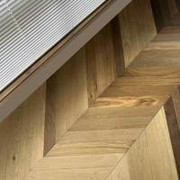 Parquet en chevron multicolore en bois composite, noyau en bouleau russe, placage en chêne européen de 4 mm, sol en bois massif