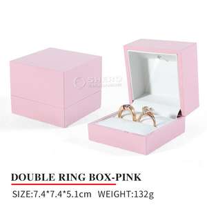 Boîte à bijoux rectangulaire rose de luxe avec éclairage LED et motif carré, idéale pour l'emballage - Product Image 2