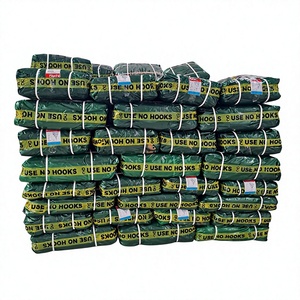 Bâche imperméable verte robuste pour usage extérieur, en tissu tissé uni de couleur unie avec œillets et pinces métalliques - Product Image 1