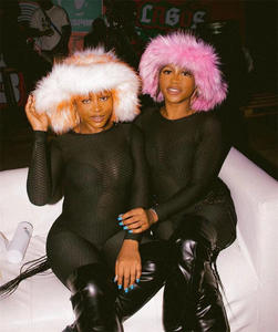 قبعات شتوية للنساء والفتيات مصنوعة من فرو الثعلب المدبوغ وتتميز بأنها منفوشة وذات لون الراكون وتتميز بالمبيعات العالية - Product Image 5