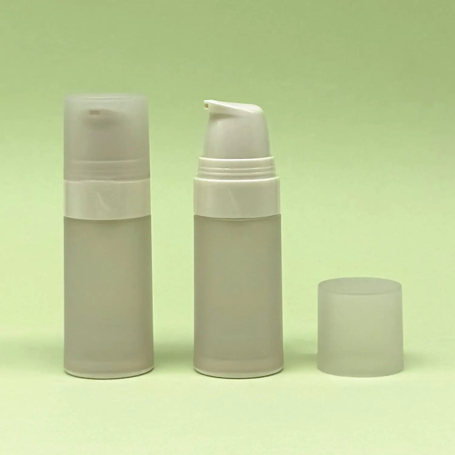 Gamma di bottiglie di plastica per la cura della pelle PP ricaricabili satinato opaco nude beige airless pompa bottiglie 15ml 20ml 30ml 50ml per olio per capelli