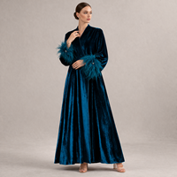 Nouvelle conception SJ 2026 – Abaya ouverte de luxe en velours, robe musulmane modeste d'hiver avec poignets à plumes pour femmes – Vente en gros OEM ODM