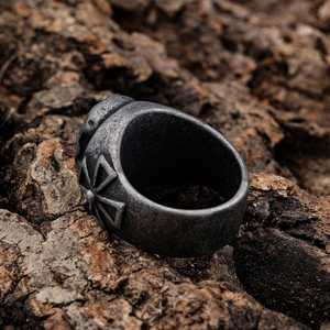 Bague Chevalière Crâne en Acier Inoxydable Finition Noire Oxydée Style Gothique Motard Détail Croix Argenté pour Hommes Bijou Étanche - Product Image 3