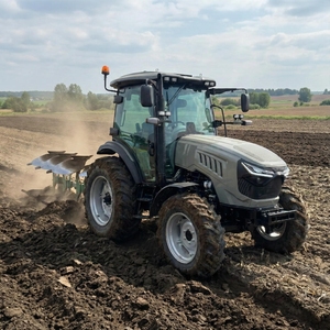 Tracteur agricole 4x4 MachineTT704 à petit rayon de braquage et empattement étroit 4 roues motrices - Product Image 3