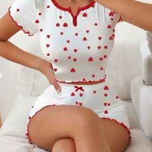 Nouvel ensemble de pyjama pour femmes de style européen et américain avec boutons côtelés imprimés en forme de cœur, adapté à la fois aux tenues décontractées et à l'usage quotidien. - Product Image 3