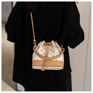 Bolsos de Mano de Cuero PVC con Cordón para Mujer, Bolso Bandolera Marrón Personalizado, Bolso de Hombro de Diseñador de Lujo - Product Image 6