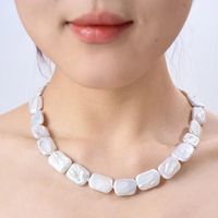 Parures de colliers élégants en perles baroques aux formes irrégulières uniques pour femmes élégantes