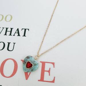 غرامة مجوهرات الأزياء الأحمر كريستال الراتنج المختنق الذهب مطلي القلب قلادة قلادة للنساء - Product Image 2