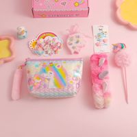 NOUVEAU Coffret Cadeau pour Filles avec Trousse en Peluche, Pochette à Paillettes, Pinces à Cheveux, Boîte à Bijoux et Stylo Moelleux – Cadeau d'Anniversaire pour Enfants