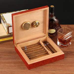 Humidor portátil de madera de cedro para cigarros con higrómetro y humidificador para almacenar cigarros, acabado en laca negra. - Product Image 6