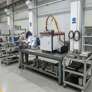 Máquina de Soldadura Láser de 1500 W, 2000 W, 3000 W con Enfriamiento por Agua, <span class=keywords><strong>Soldador</strong></span> Láser 4 en 1 para Metal, <span class=keywords><strong>Pistola</strong></span> Manual para Metal - Product Image 1