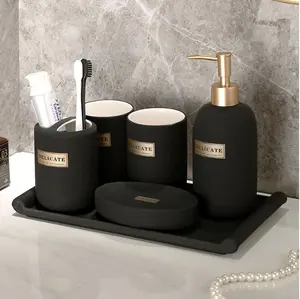 사용자 정의 로고 호텔 욕실 액세서리 장식 디자이너 블랙 골드 칫솔 비누 디스펜서 홀더 럭셔리 세라믹 욕실 세트
