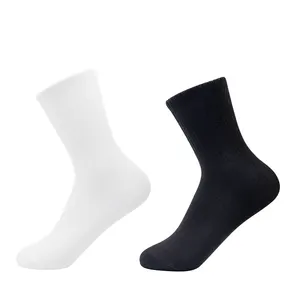 Calcetines de media pantorrilla blancos y negros sólidos Weiou Company: clásicos y versátiles