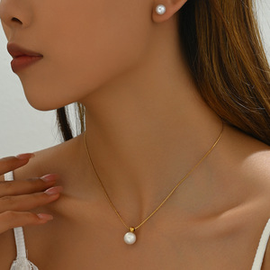 Ensemble de bijoux minimalistes géométriques en perles, collier et boucles d'oreilles en perles d'imitation, bijoux tendance - Product Image 1