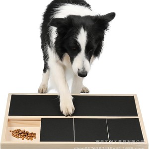 Planche à gratter en bois pour la coupe des ongles de chien, station d'alimentation multi-compartiments pour friandises, outil de toilettage pour animaux de compagnie - Product Image 5