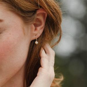 Boucles d'oreilles en perles de luxe légères Boucles d'oreilles en acier inoxydable or argent pour femmes filles Uionen 442 - Product Image 2