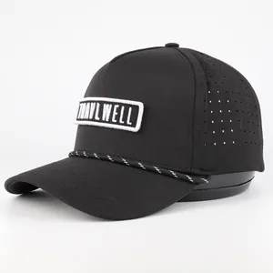 Cappello da Baseball nero di alta qualità all'ingrosso con cappuccio a foro Laser personalizzato 5 pannelli Applique Patch Logo poliestere corda