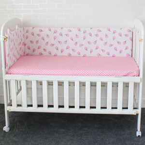 Chine <span class=keywords><strong>pas</strong></span> <span class=keywords><strong>cher</strong></span> en gros rose crème glacée imprimé respirant doux mousseline bébé <span class=keywords><strong>lit</strong></span> pare-chocs <span class=keywords><strong>de</strong></span> sécurité ensemble pour - Product Image 6