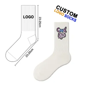 Vente en gros, chaussettes jacquard tricotées en coton blanc noir, logo d'équipage, chaussettes de sport personnalisées pour hommes