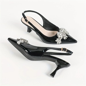 Zapatos de Tacón con Punta Puntiaguda para Mujer con Flores Pintadas en 3D - Sandalias Elegantes de Charol Negro para Mujer - Product Image 1