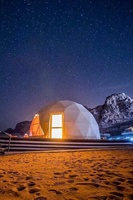 Tente de maison en dôme transparent de luxe Igloo, Glamping géométrique d'hiver avec isolation de cheminée