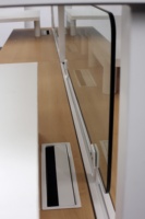 Poste de travail modulaire ergonomique moderne en panneaux de bois pour 6 personnes, idéal pour les bureaux scolaires et les bâtiments commerciaux - Vente en gros 2026