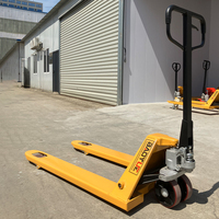 SYNGE Hot Selling 2Ton Hand Pallet Truck dengan Ketinggian Garpu 80mm untuk Penggunaan Dalam Ruangan Garansi 1 Tahun-Pompa Hidrolik untuk Mesin Pengangkat