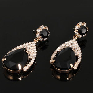 Yiwu, nuevos accesorios al por mayor, pendientes de diamantes de imitación multicolor de moda coreana, pequeños regalos de joyería para niñas <span class=keywords><strong>E133</strong></span> - Product Image 1
