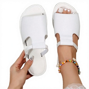 Sandales plates à bout rond en PU pour femme, collection été 2026, assorties et confortables pour la plage - Product Image 1