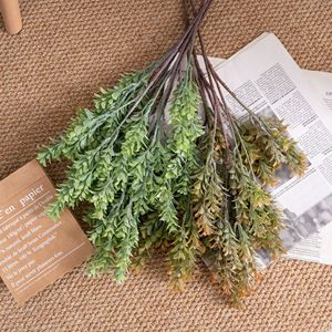 Décoration de mariage en plastique Mizilan, branche unique de verdure artificielle aux couleurs d'automne - Product Image 1