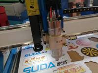 Routeur CNC de précision pour profilés en aluminium avec détection de bord CCD et couteau oscillant pour la découpe de mousse et de tapis