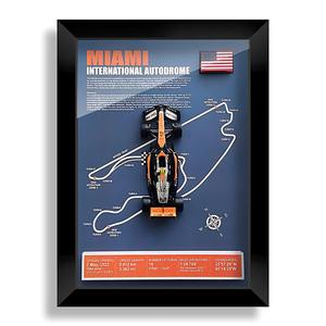 Modèle <span class=keywords><strong>de</strong></span> voiture en alliage F1 Grand Prix Lando Norris avec cadre mural et fond <span class=keywords><strong>de</strong></span> <span class=keywords><strong>circuit</strong></span> - Product Image 1
