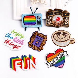 Patchs brodés thermocollants personnalisés en gros, mini-patchs brodés mignons de dessins animés pour vêtements et chapeaux - Product Image 1