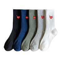 Chaussettes mi-mollet pour homme brodées en forme de cœur, chaussettes de sport en coton respirant, chaussettes noires et blanches pour homme transfrontalières