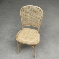 Chaise de salle à manger empilable en bois massif, artisanale, durable et luxueuse, modèle MC-II, pour usage hôtelier