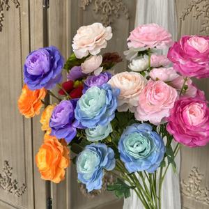 Fiore Artificiale di <span class=keywords><strong>Ranuncolo</strong></span> Realistico a 4 Teste in Stile Europeo, Fatto a Mano in Seta con Texture Morbida, per Laurea e Capodanno Cinese - Product Image 3