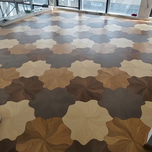 Parqué de Roble con Patrón de Loto, Grado de <span class=keywords><strong>Madera</strong></span> <span class=keywords><strong>Natural</strong></span>, Parqué Artístico Hecho a Mano para Uso Residencial de Alta Gama, Personalizable - Product Image 3