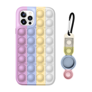 Coque de téléphone Pop It avec porte-clés Pop Fidget pour iPhone, design dégradé vert, anti-stress - Product Image 3