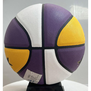 บาสเก็ตบอลมาตรฐานสำหรับผู้ใหญ่ แบบกำหนดเอง ขายส่ง ผลิตจาก PU ดูดซับเหงื่อ ระบายความชื้น ใช้ได้ทั้งในร่มและกลางแจ้ง ขนาด 6 สำหรับผู้หญิง พร้อมโลโก้ <span class=keywords><strong>AMOK</strong></span> - Product Image 2