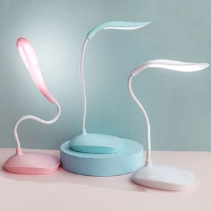 Lámpara de Escritorio LED Moderna de Nuevo Diseño para Niños, Lámpara de Mesa Recargable por USB para Estudio - Product Image 1