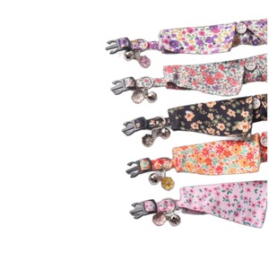 Collier pour chat à fleurs imprimées à dégagement rapide avec clochette pour la vente en gros - Product Image 5