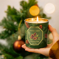 Bougie parfumée artisanale A07D Predium pour Noël, avec mèche en coton, pot en verre électro-plaqué et impression décorative, pour les fêtes.